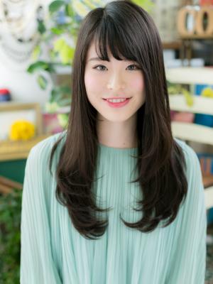 黒髪も◎斜めバング＆ロングストレート