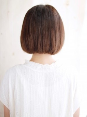 ショートバングのうるツヤボブ