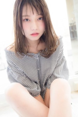 ルーズ質感のミディアムボブ