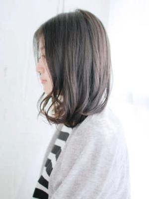ツヤ感カラーのカールボブスタイル