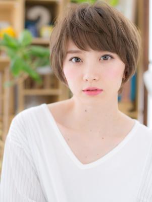 前下がり＆斜めバングの女っぽマッシュ