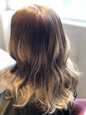 ベージュグラデーションカラー