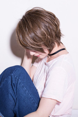 クールカジュアルな前下がりショート