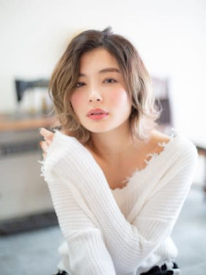 ラフな外ハネレイヤーボブ