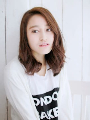 ツヤ系カラーのかきあげミックスカール