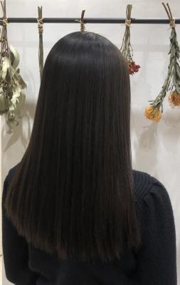 自慢の艶髪。NOカラーで潤いロングスタイル