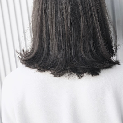 しっとりナチュラルな透明感。チャコールグレージュ 。