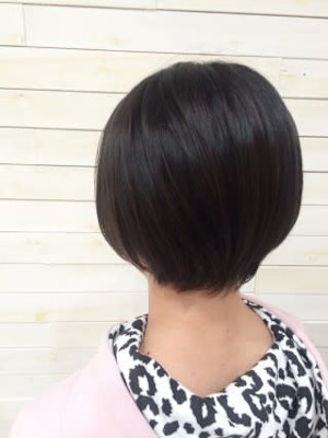 部活女子ショートボブ