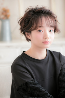 こなれ感を高めるお呼ばれ大人ショート