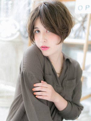 前下がり…外国人風フレンチショート