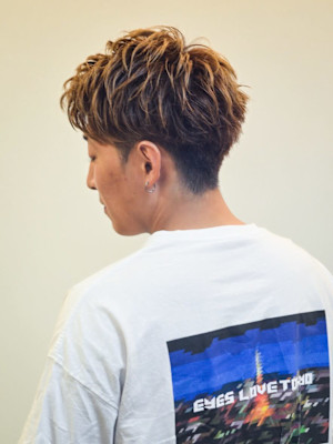 ナウいツーブロックリバースショート グレージュカラー