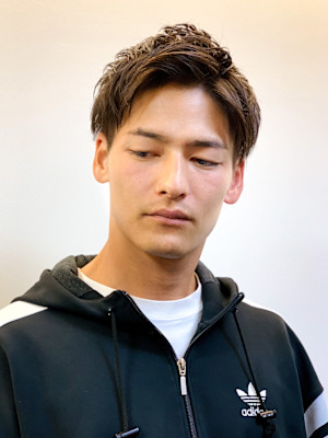 優しい男に見えるツーブロックワイルドアップバング　ビジカジ