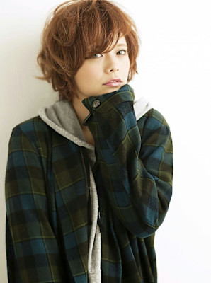 ハイトーンにパーマOK♪スプリングウェーブ×エアリーショート