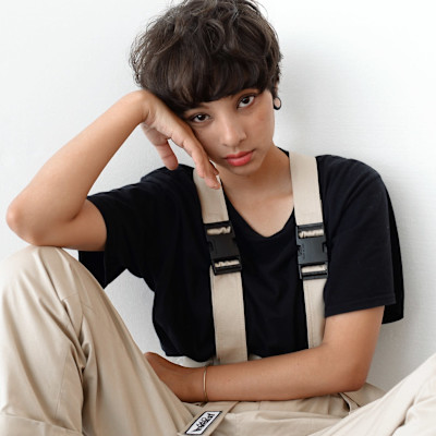 重めの前髪がお洒落なグレージュマッシュショート