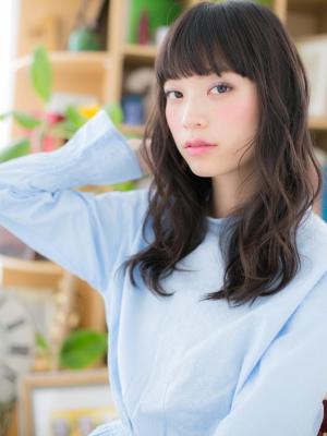 黒髪揺らめく…くせ毛風やわらかロング
