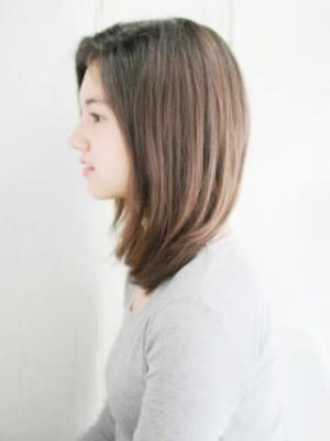 かきあげ前髪のストレートスタイル