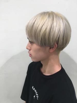 クリーム色