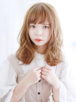 ハイトーンカラーのゆるふわミックスカール