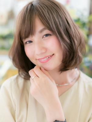斜めバングが大人かわいい♪ナチュラルボブ