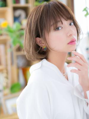 くせ毛風カール×斜めバングのガーリーボブ