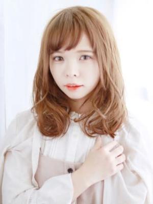 ハイトーンカラーのゆるふわミックスカール