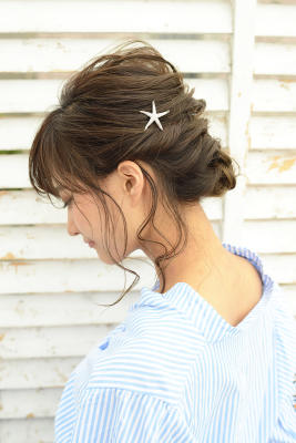 <3分アレンジ>ラフ可愛い上級者見えアップヘア <3分アレンジ>ラフ可愛い上級者見えアップヘアのイメージ画像