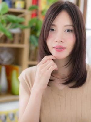 センターパート…小顔ハンサムセミディ モテロング