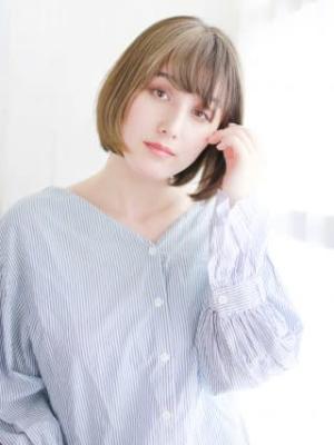 ショートバングの透け感ボブスタイル