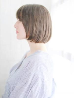 ショートバングの透け感ボブスタイル
