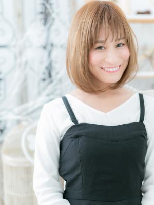 小悪魔系♪外国人風ハイトーン×前下がりボブ クールボブ