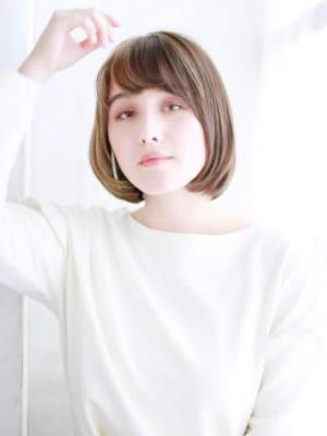 ショートバングの透け感ボブスタイル
