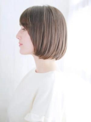 ショートバングの透け感ボブスタイル