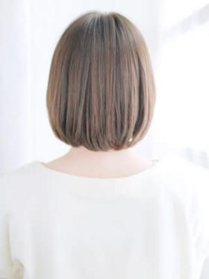 ショートバングの透け感ボブスタイル