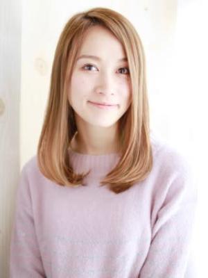 かきあげバングのハイトーンストレート