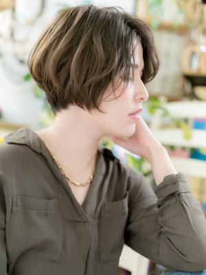 前下がり…外国人風フレンチショート エアリーウェーブ