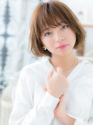 くせ毛風カール×斜めバングのガーリーボブ　ふんわりボブ