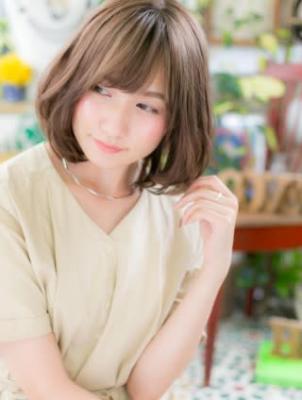 斜めバングが大人かわいい♪ナチュラルボブ