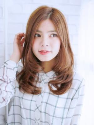 動きのある内巻きスタイル