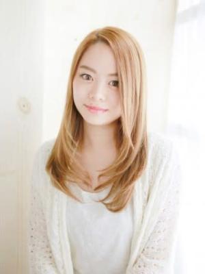 ハイトーンベージュのやわらかストレート