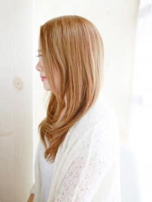 ハイトーンベージュのやわらかストレート