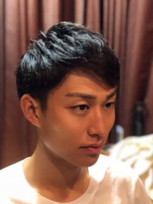 甘いマスクに鋭い眼光 さりげない全ブロメンズショート