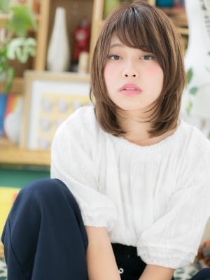 ツヤ＆まとまり◎前下がり小顔ミディ　フェミニンストレート