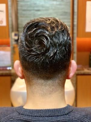 ブラックトルネードローズ:流れに身を委ねて