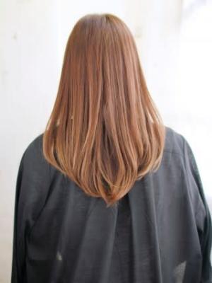 大人カジュアルのストレートレイヤースタイル
