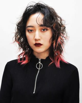 ブロンド／ワインレッド/毛先カラーデザインカラー/