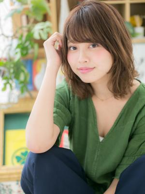外ハネ×斜めバング◎アシンメトリーミディ　エアリーボブ