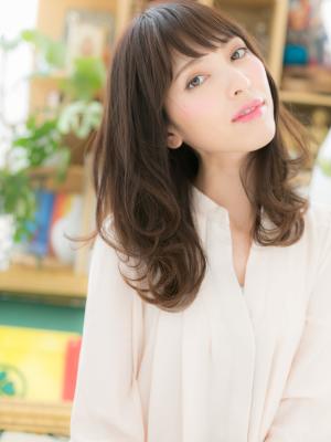 斜めバングのくせ毛風MIXカール　モテロング