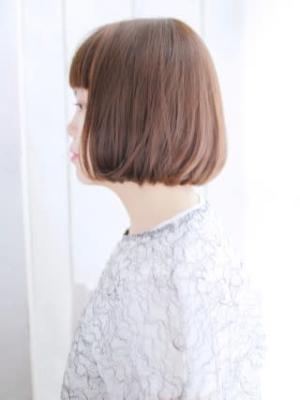 ツヤ感ブラウンのナチュラルボブスタイル