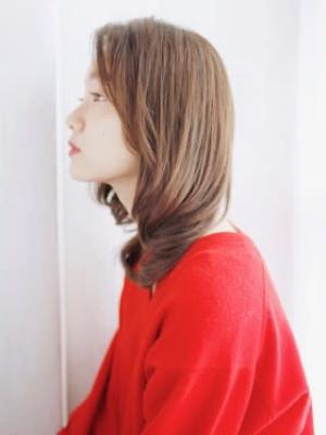 かきあげバングの内巻きレイヤースタイル