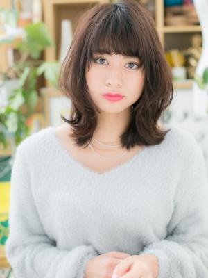 斜めバング×黒髪風♪きゅっとくびれミディ　リッチウェーブ